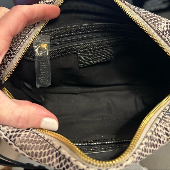 G.I.L.I. Got It. Love It. snakeskin print leather crossbody purse. - Picture 5 of 7